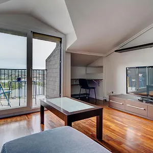 Luminoso Atico Con Terraza, Irun, Parking, 4pax Apartamento